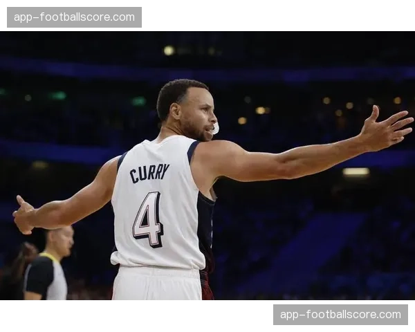 内部训练赛速报：山猫队麦克布赖德连续命中关键球率队取胜