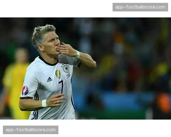 前德国国脚施魏因施泰格加入拜仁教练组,专注中场球员战术指导