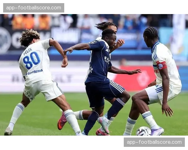 洛里昂主场1-1战平巴黎FC，班巴迪昂角球破门成比赛转折点